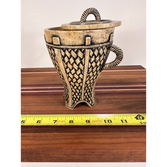 Handcarved Soapstone Vessel with lid - Picture 5 of 9